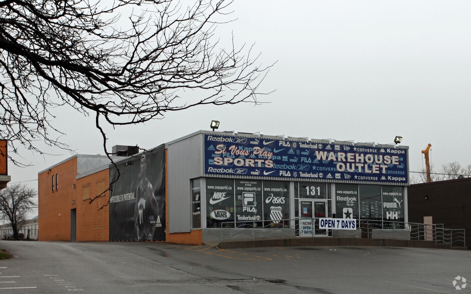 131 Cartwright Ave, Toronto, ON for sale - Primary Photo - Image 1 of 2