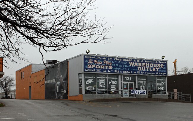 Plus de détails pour 131 Cartwright Ave, Toronto, ON - Commerce de détail à louer
