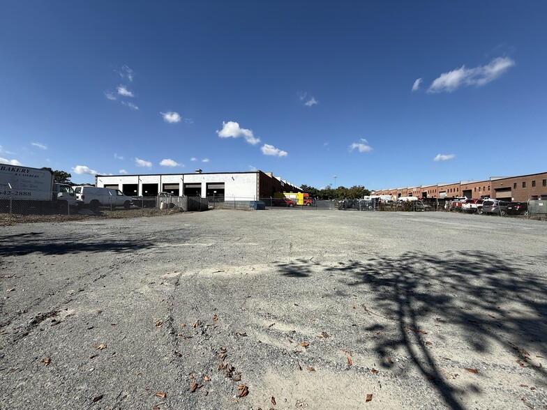 8395 Euclid Ave, Manassas Park, VA for lease - Building Photo - Image 1 of 8