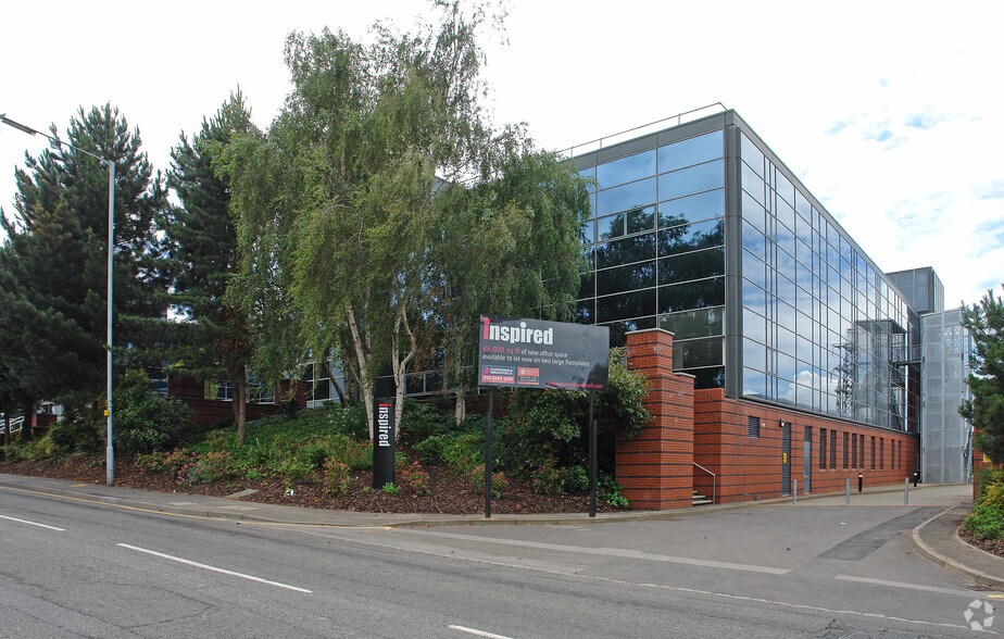 Easthampstead Rd, Bracknell à louer - Photo du bâtiment - Image 3 de 5