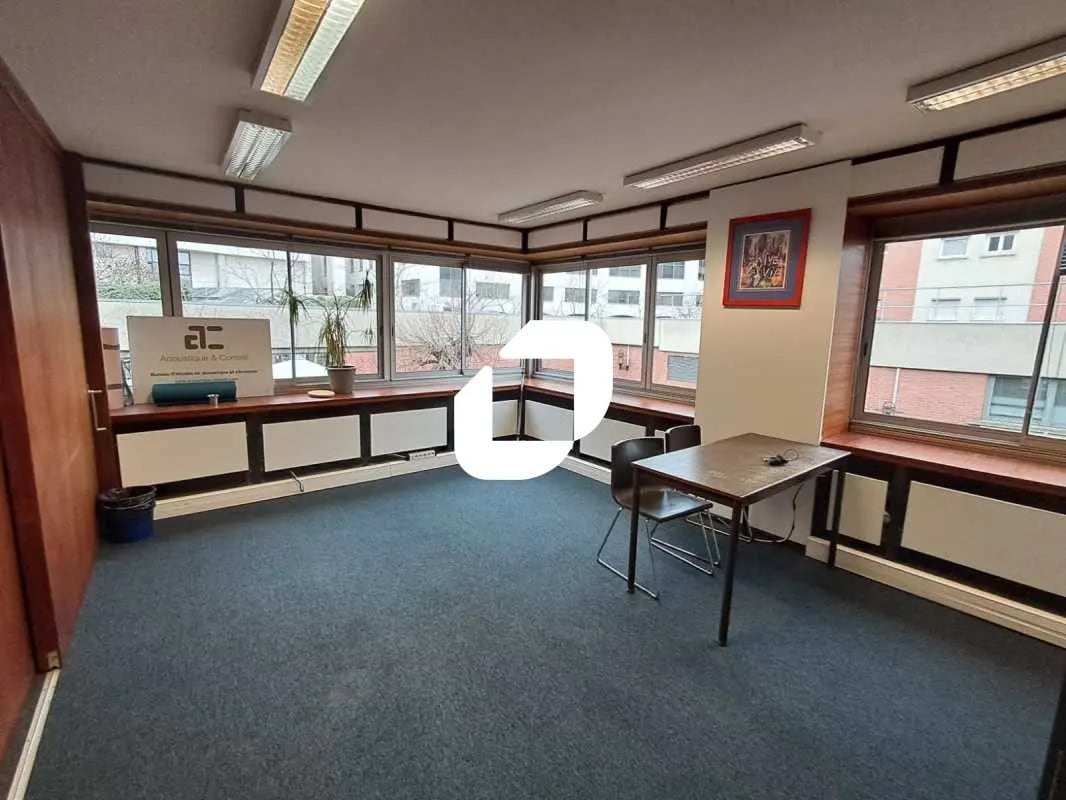 Office in Rueil-Malmaison for lease Interior Photo- Image 1 of 8