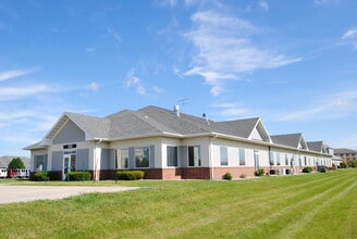 4725 Amber Valley Pky, Fargo, ND à louer Photo du bâtiment- Image 1 de 2