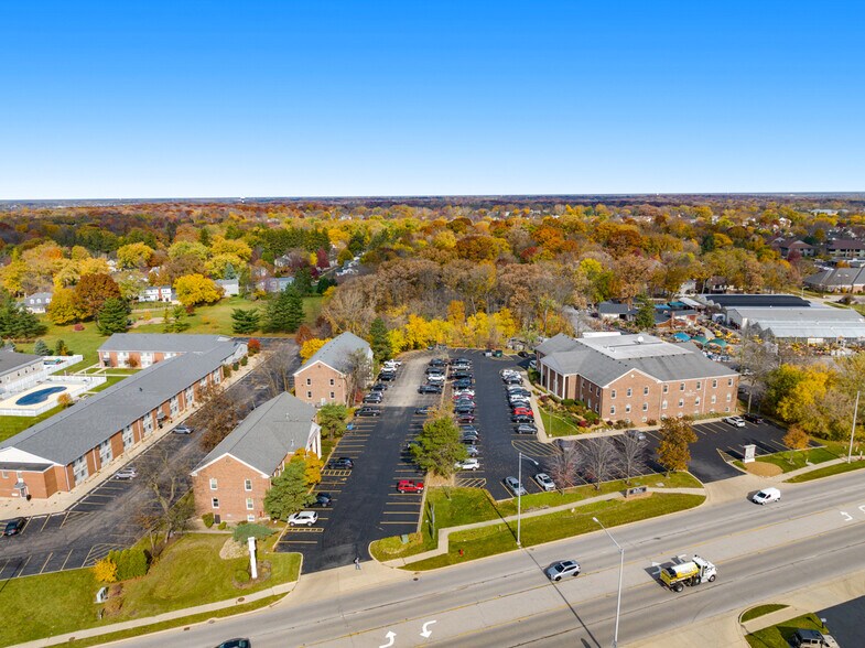 1702 E Main St, St Charles, IL à vendre - Photo du bâtiment - Image 2 de 5