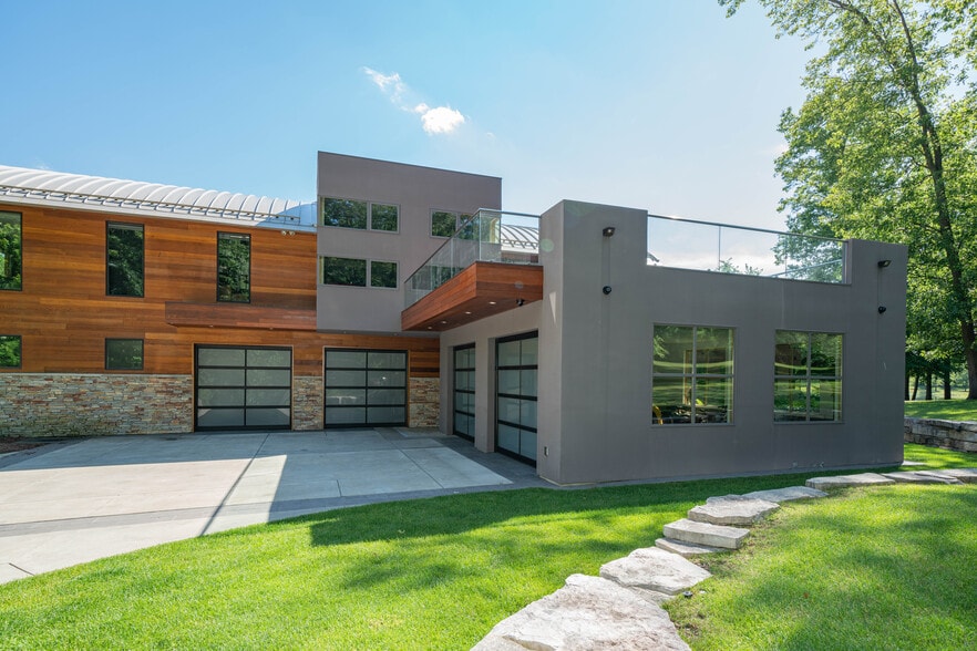 10463 W H Ave, Kalamazoo, MI for sale - Building Photo - Image 2 of 57