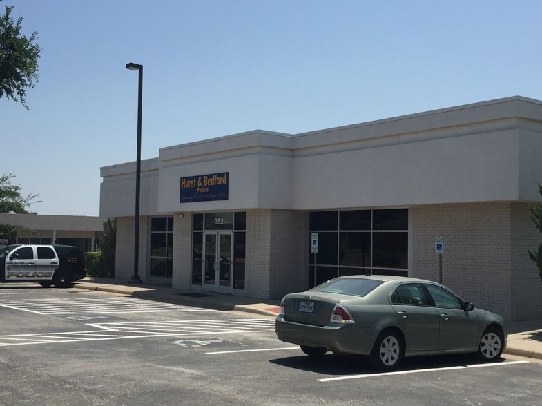 716-756 E Pipeline Rd, Hurst, TX for lease - Primary Photo - Image 2 of 12