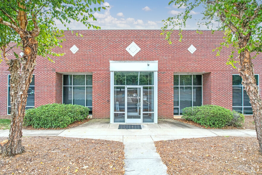 13730 South Point Blvd, Charlotte, NC for lease - Building Photo - Image 2 of 13