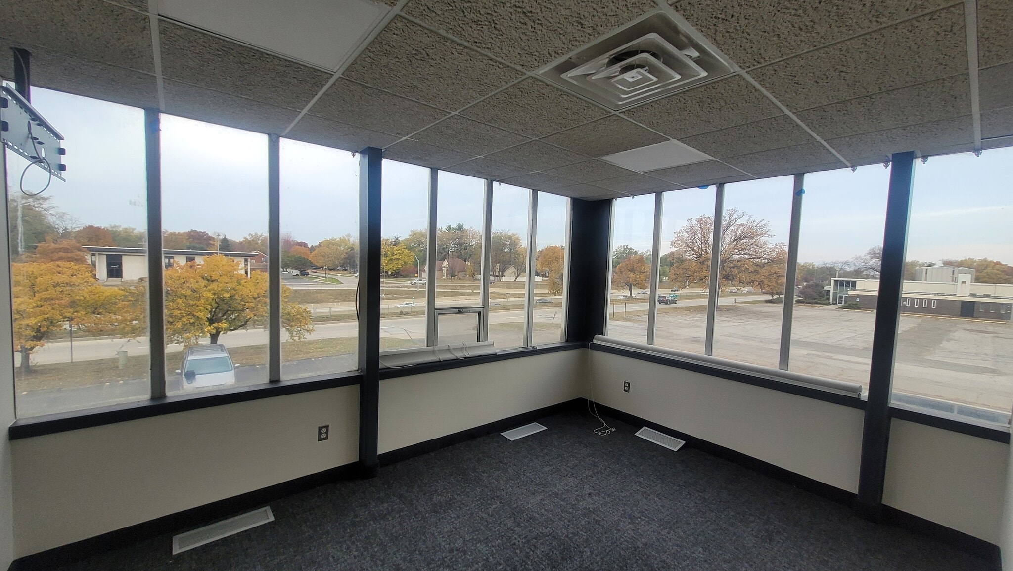 20800 Southfield Rd, Southfield, MI for lease Interior Photo- Image 1 of 5