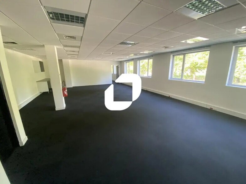 Bureau dans Savigny-le-Temple à louer - Photo intérieure - Image 3 de 6