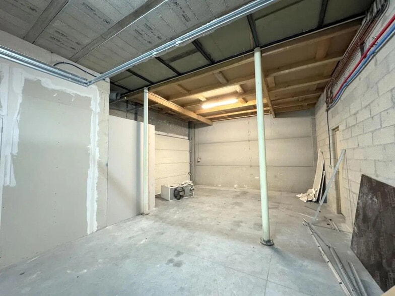 Flex in Montigny-lès-Cormeilles for lease - Interior Photo - Image 2 of 4