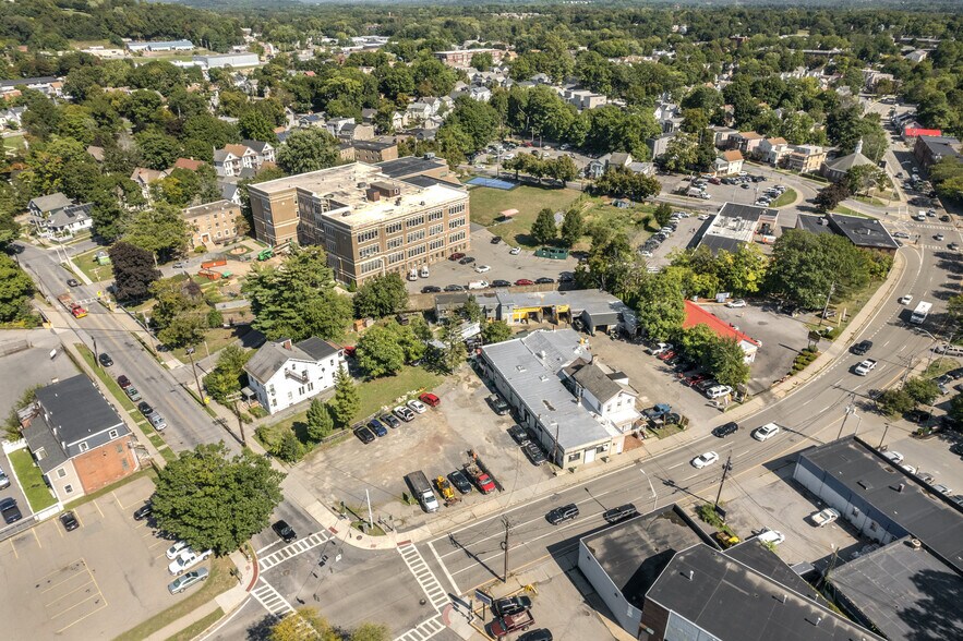 359 Mill St, Poughkeepsie, NY à vendre - Photo du bâtiment - Image 2 de 5