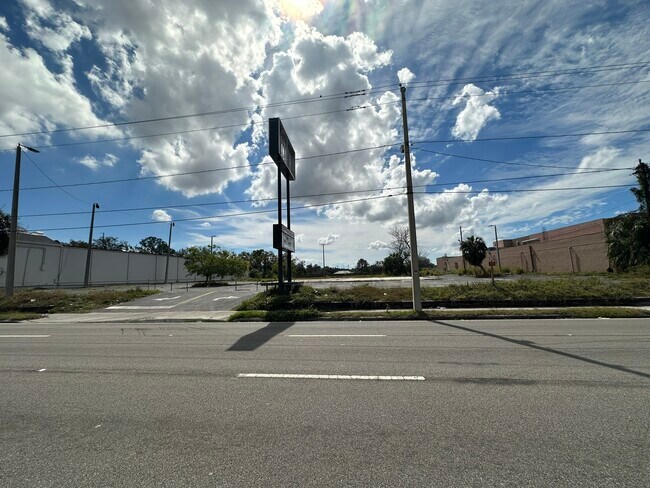 Plus de détails pour 2401 E Busch Blvd, Tampa, FL - Terrain à vendre