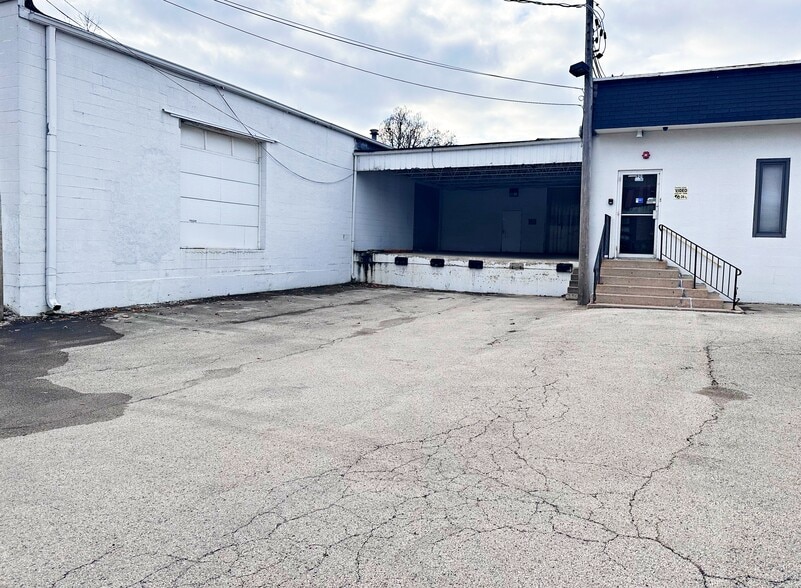 901 9th St, Rockford, IL for lease - Building Photo - Image 3 of 11