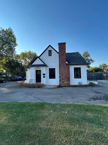 910 18th St, Plano, TX à vendre - Photo principale - Image 1 de 19