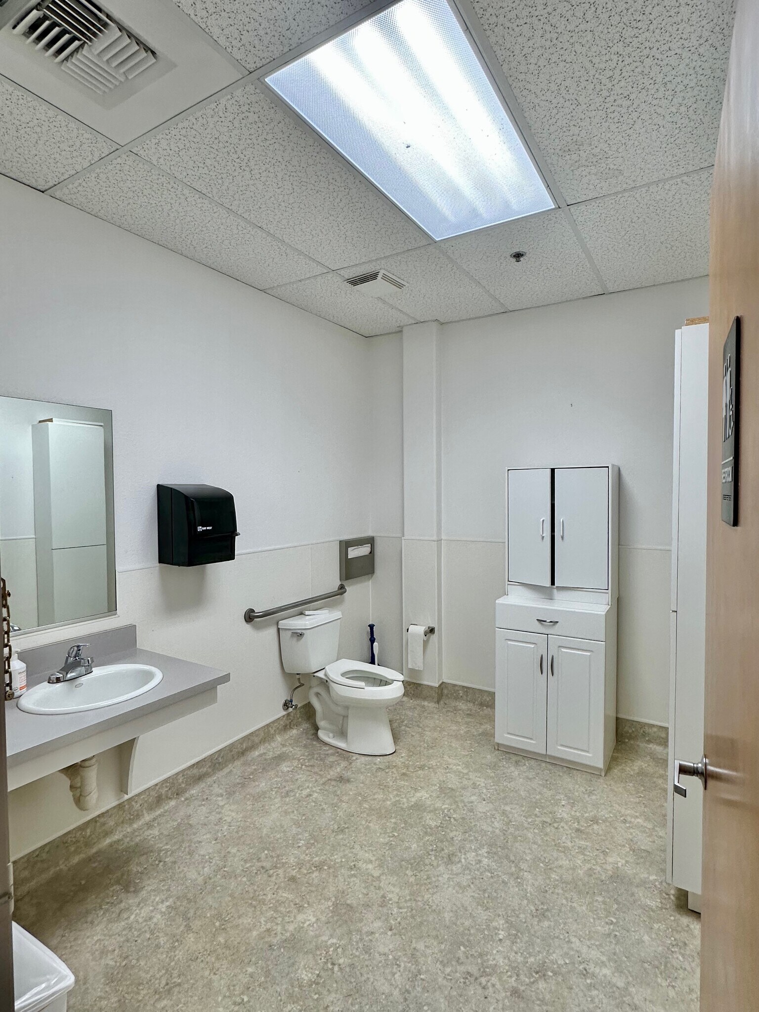 143 Spring Hill Dr, Grass Valley, CA à louer Photo intérieure- Image 1 de 10