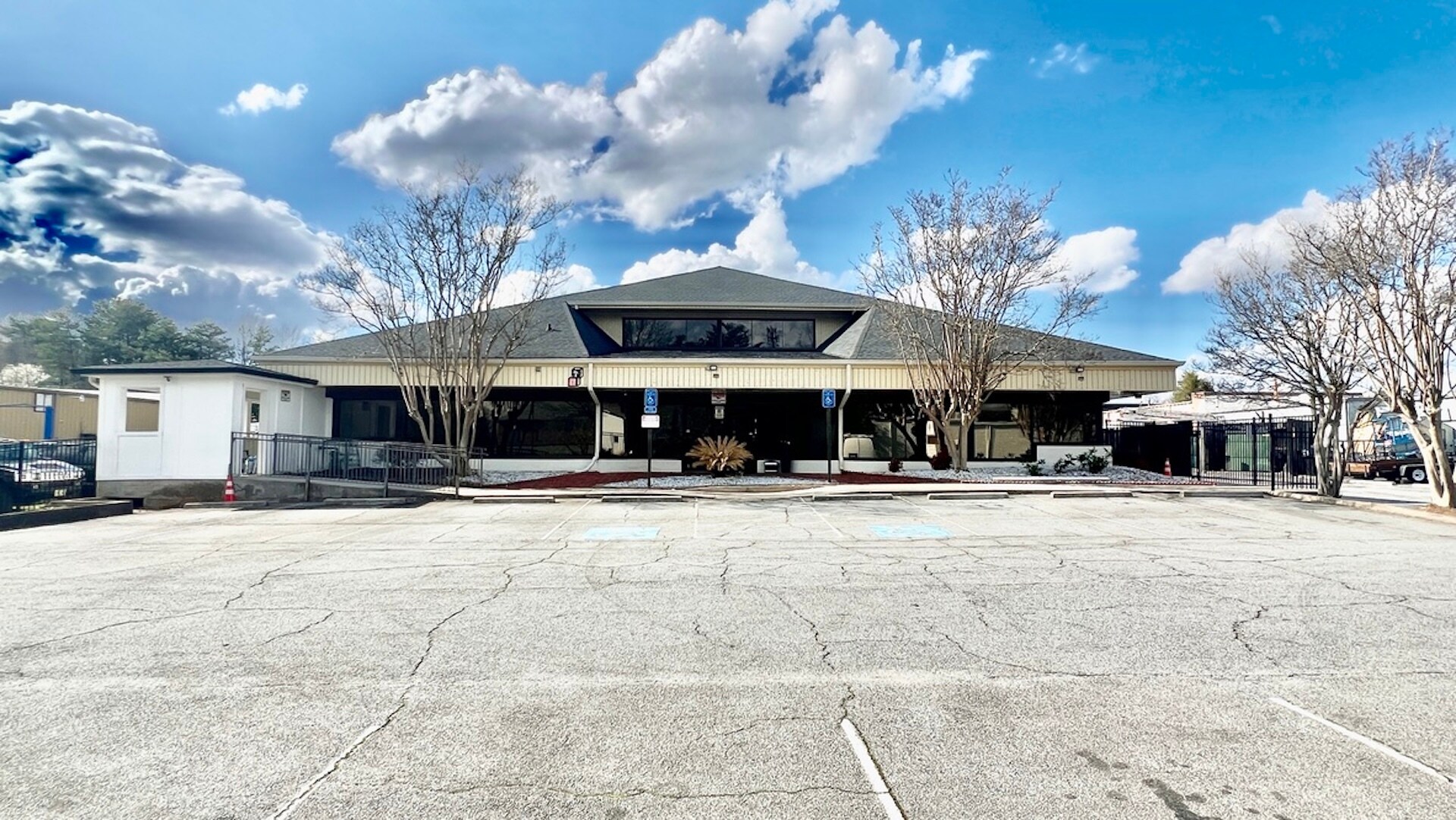 205 Market Pl, Roswell, GA à vendre Photo principale- Image 1 de 22