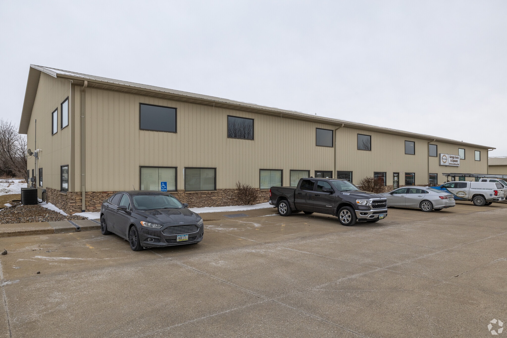 5485 NE 17th St, Des Moines, IA for lease Primary Photo- Image 1 of 3