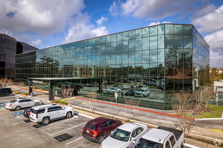 5151 Katy Fwy, Houston, TX à louer - Photo du bâtiment - Image 2 de 12