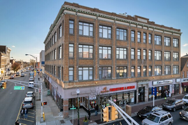 Plus de détails pour 173-175 Smith St, Perth Amboy, NJ - Bureau/Commerce de détail à louer