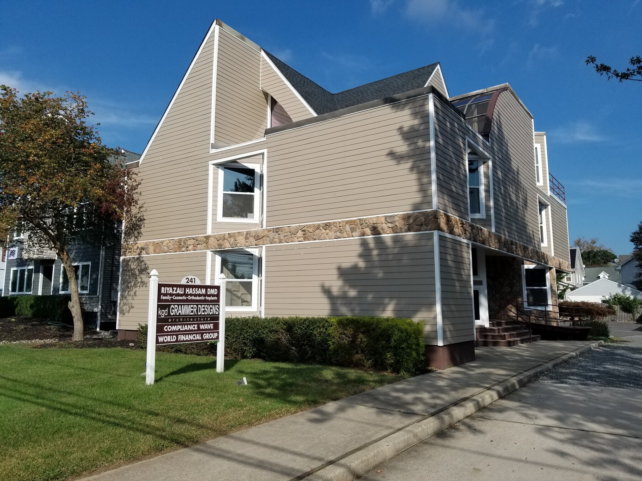 241 Maple Ave, Red Bank, NJ à louer Photo du bâtiment- Image 1 de 21