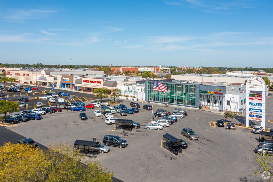 6420-6560 W Fullerton Ave, Chicago, IL à louer - Photo du bâtiment - Image 1 de 15