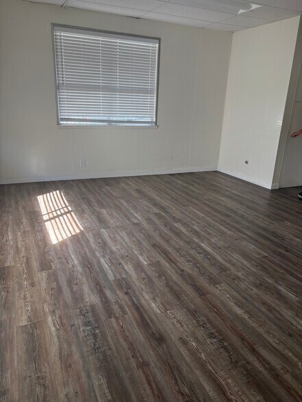 6425 Tyrone Ave, Van Nuys, CA for lease - Interior Photo - Image 2 of 4