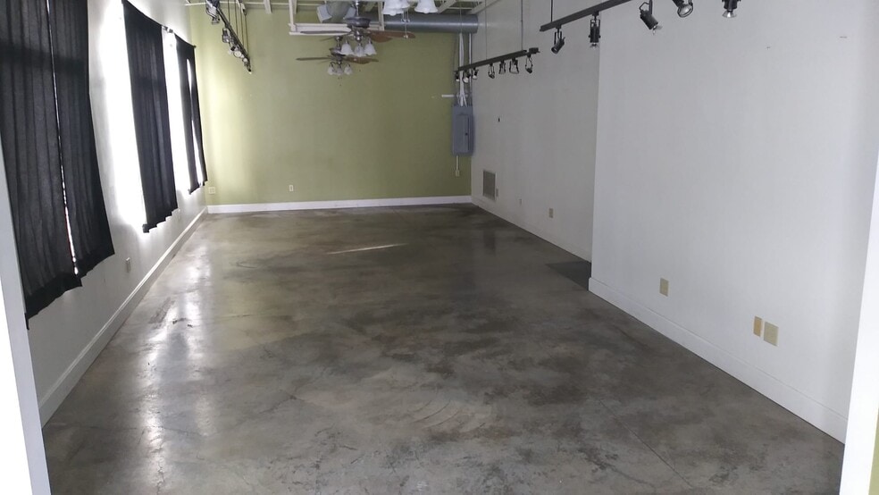 450-462 SW Ward Rd, Lee's Summit, MO for lease - Interior Photo - Image 2 of 12