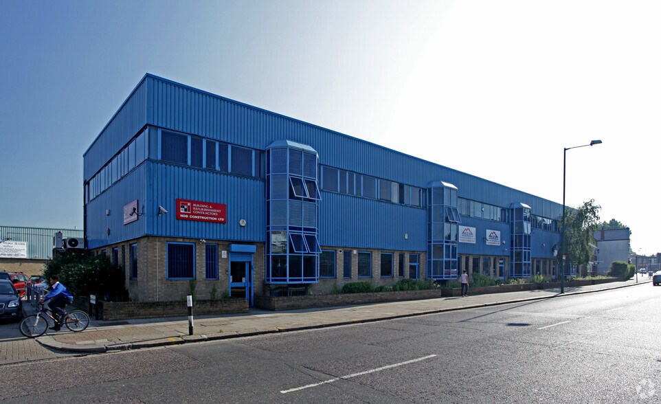 Dalmeyer Rd, Londres à louer - Photo du bâtiment - Image 2 de 11