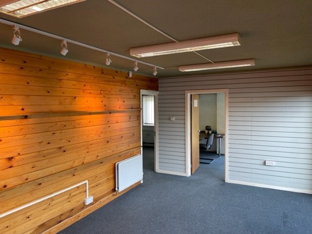 8 Ariane, Lichfield Road Industrial Estate, Tamworth, STS B79 7XF - Unité 8 -  - Photo intérieure - Image 2 of 8