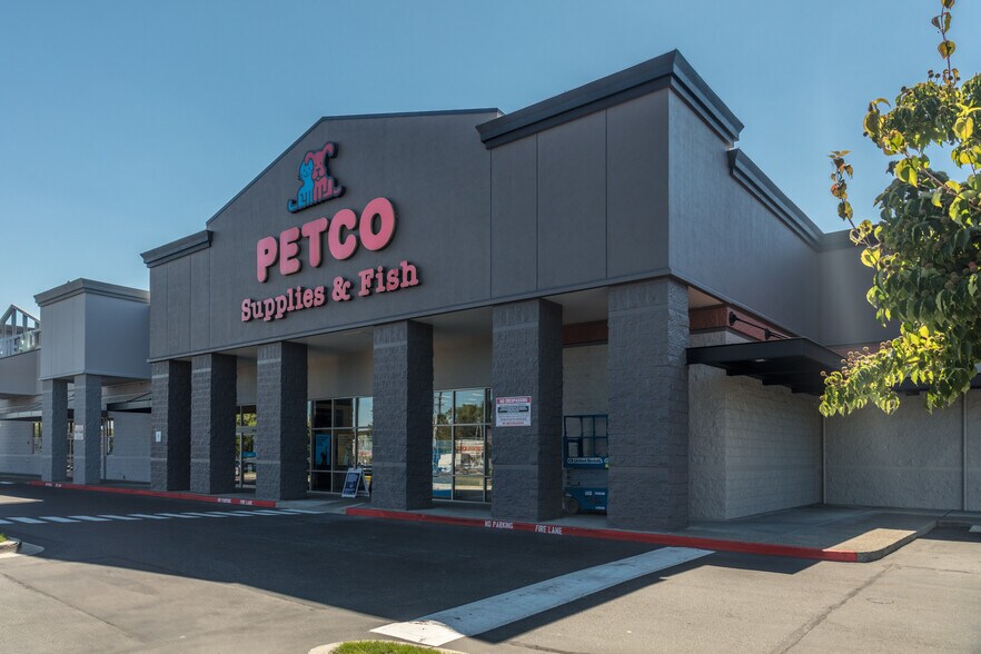 5700 100th St SW, Lakewood, WA à louer - Photo du bâtiment - Image 3 de 5