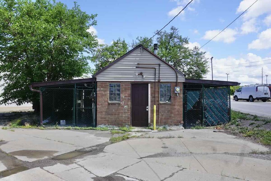 25580 Lakeland Blvd, Euclid, OH for sale - Building Photo - Image 2 of 22
