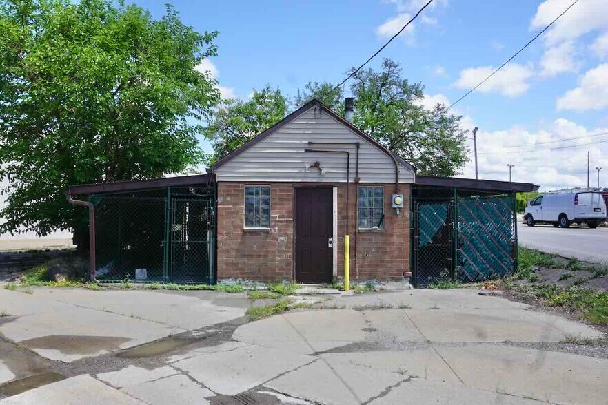25580 Lakeland Blvd, Euclid, OH à vendre - Photo du bâtiment - Image 2 de 22