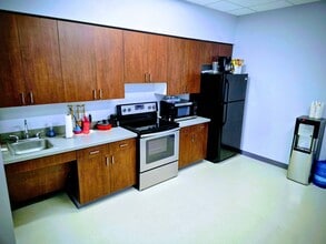 8895 Cowl Spur Ct, Conroe, TX for lease Interior Photo- Image 2 of 2