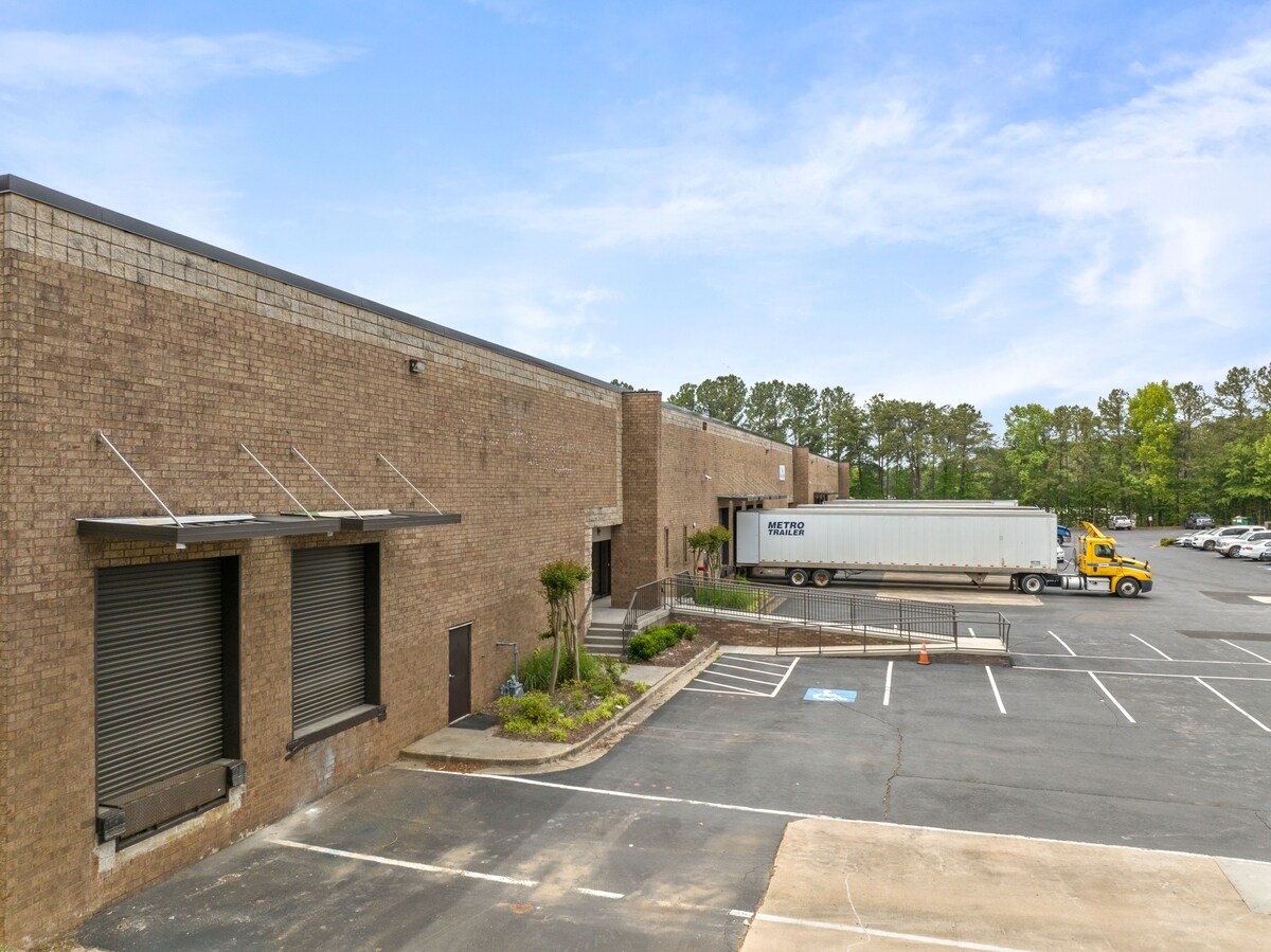 6675 Corners Industrial Ct, Peachtree Corners, GA for lease Primary Photo- Image 1 of 15