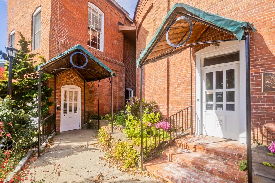 244 Main St, Northampton, MA à vendre - Photo du bâtiment - Image 3 de 32