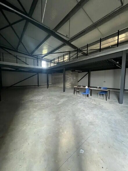 Industrial in Deyme for lease - Interior Photo - Image 3 of 5