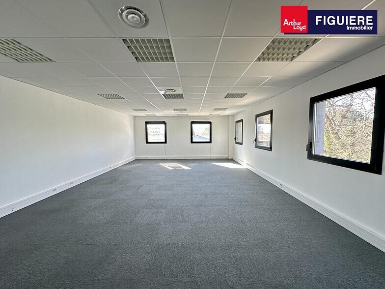 210 Chemin Des Valladets, Éguilles for lease - Interior Photo - Image 1 of 8