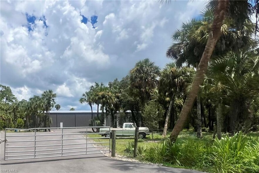 1500 Rock Rd, Naples, FL à vendre - Photo du bâtiment - Image 2 de 7