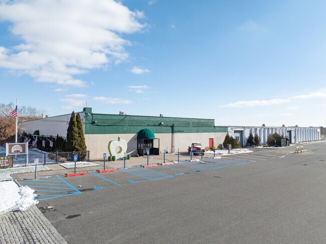 Plus de détails pour 2711 Sound Ave, Calverton, NY - Industriel à vendre