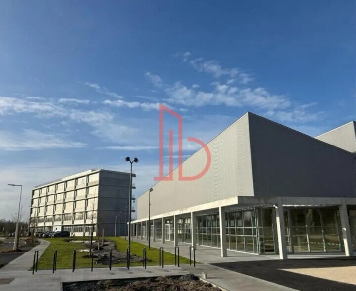 Office in VILLENAVE-D'ORNON for lease - Building Photo - Image 1 of 6