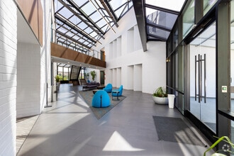 30851 Agoura Rd, Agoura Hills, CA for sale Interior Photo- Image 2 of 33