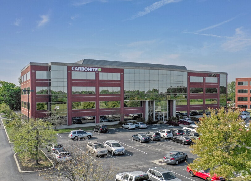 8470 Allison Pointe Blvd, Indianapolis, IN à louer - Photo du bâtiment - Image 1 de 12