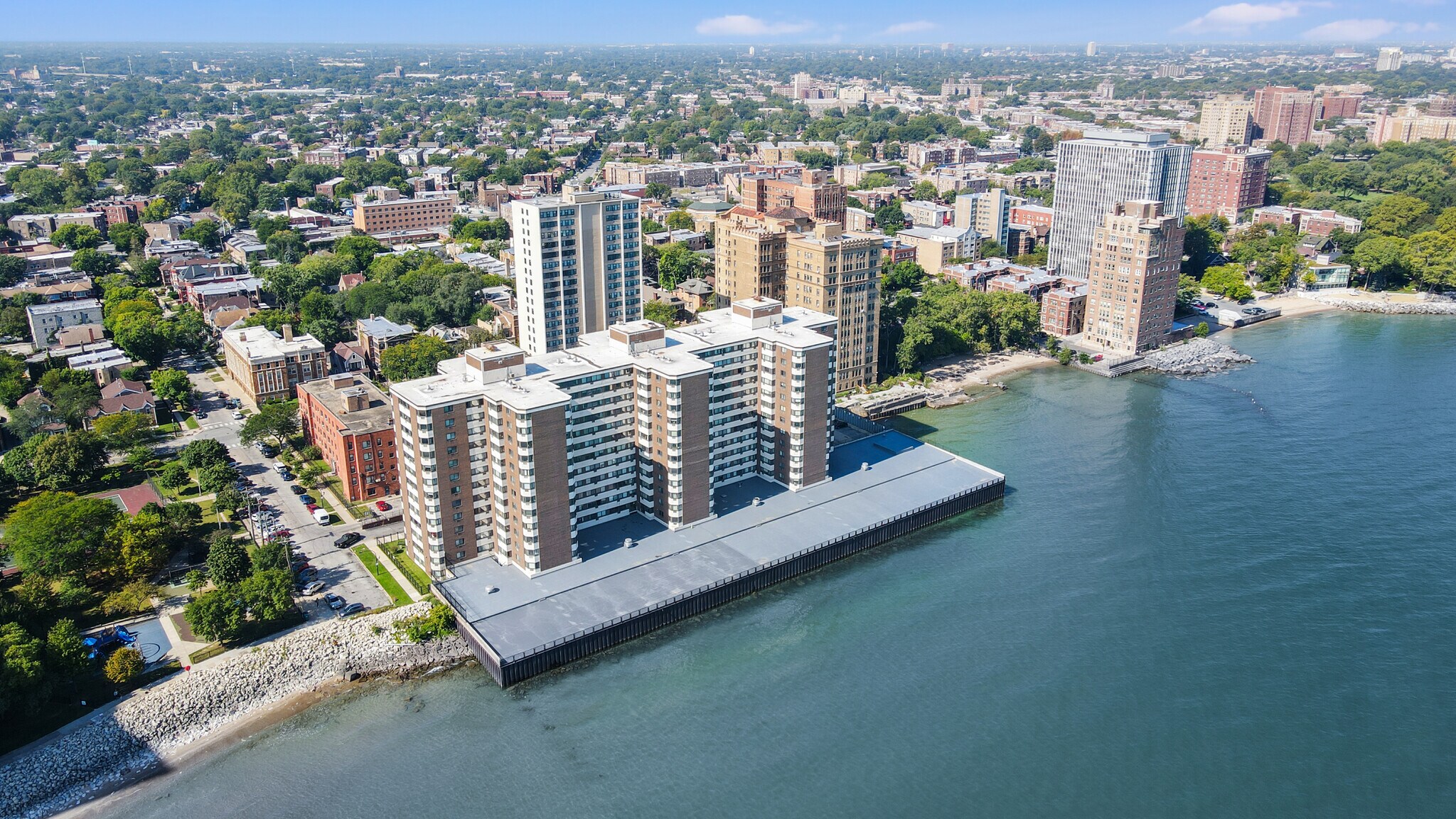 31 Unit Portfolio on 7337 S South Drive portefeuille de 31 propriétés à vendre sur LoopNet.ca Photo du bâtiment- Image 1 de 12