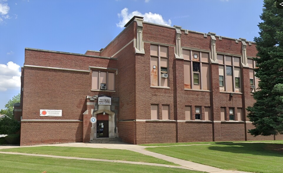 212 N Ottawa St, Tecumseh, MI à vendre - Photo du bâtiment - Image 2 de 6