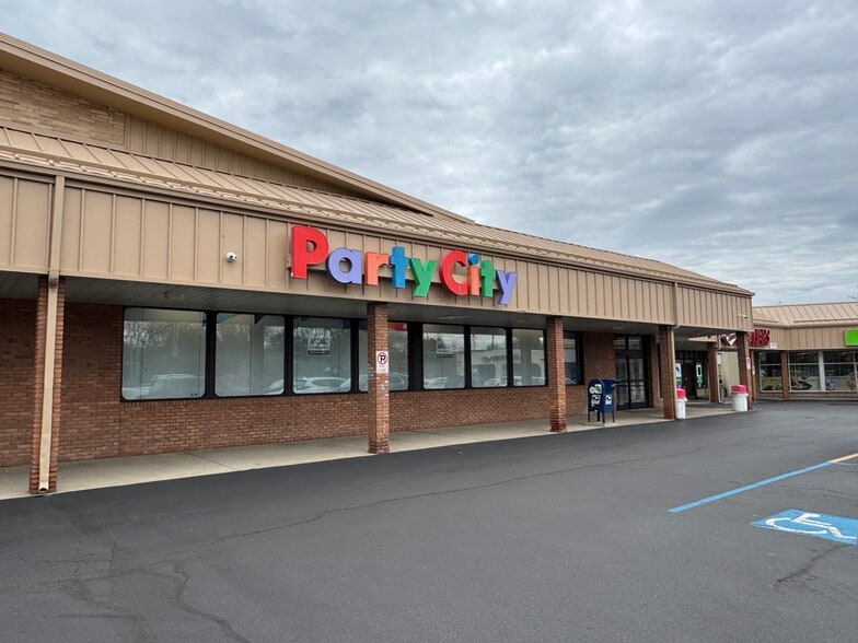 2404-2434 Catasauqua Rd, Bethlehem, PA for lease - Building Photo - Image 2 of 11