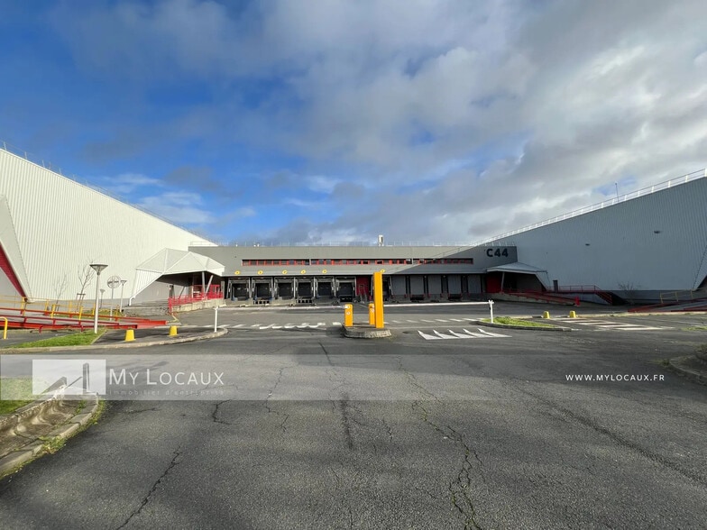 Route Du Mole 2 Et 3, Gennevilliers for lease - Building Photo - Image 2 of 9