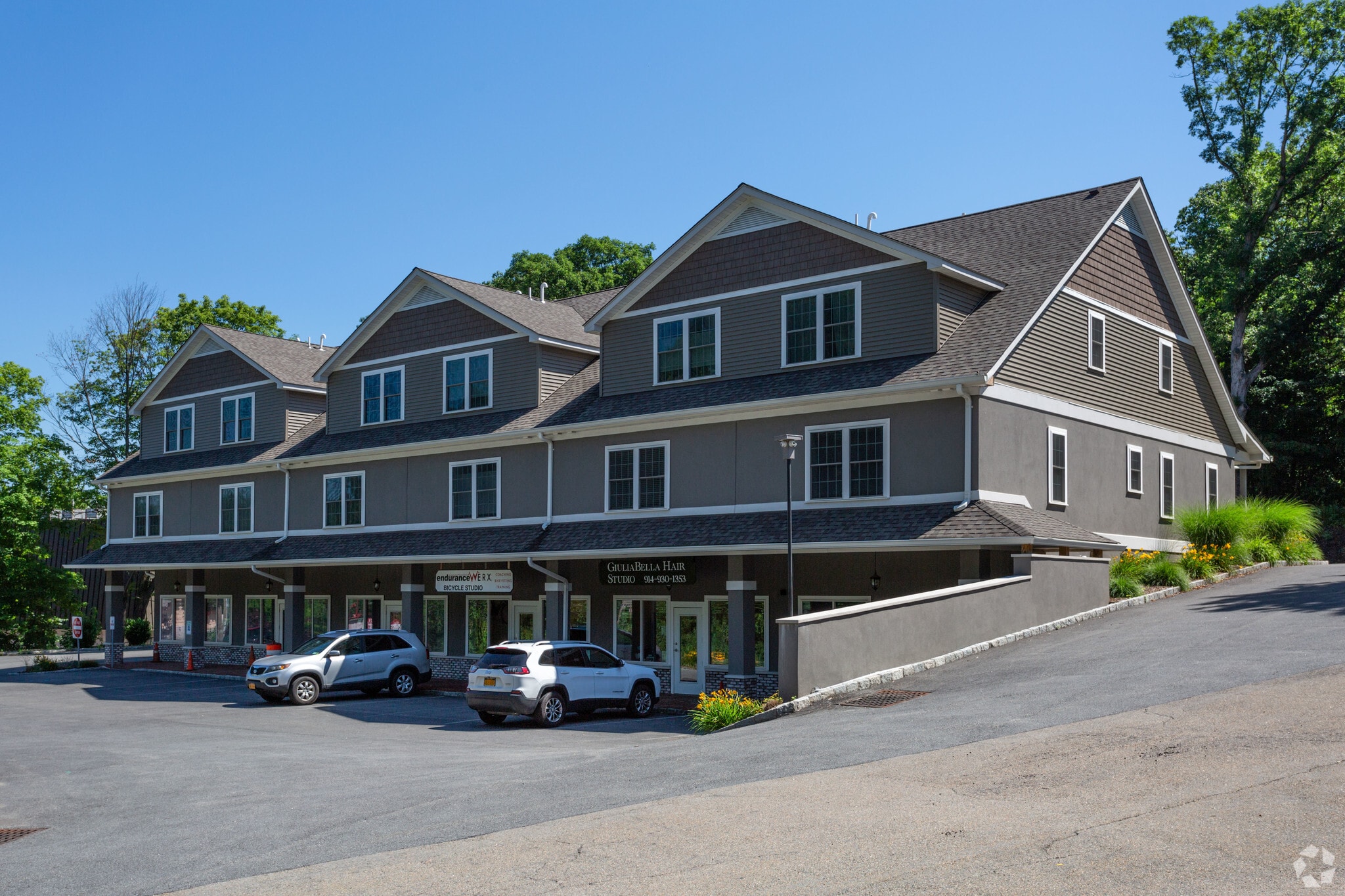 2081-2083 Albany Post Rd, Montrose, NY for lease Primary Photo- Image 1 of 4