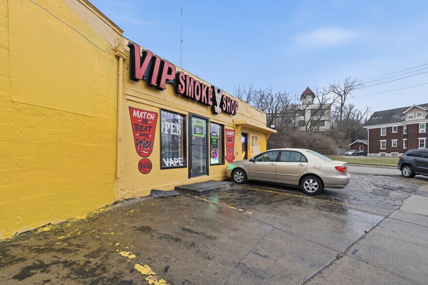 2600 Reading Rd, Cincinnati, OH à vendre - Photo du bâtiment - Image 3 de 18