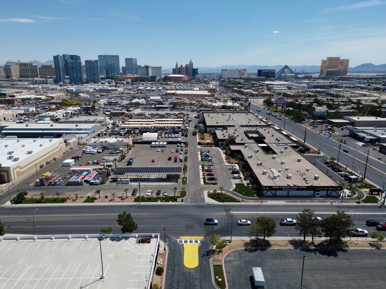 4300-A W Tropicana Ave, Las Vegas, NV à louer - Photo du bâtiment - Image 2 de 8