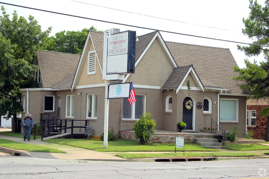 2722-2724 E 15th St, Tulsa, OK for lease - Primary Photo - Image 1 of 5