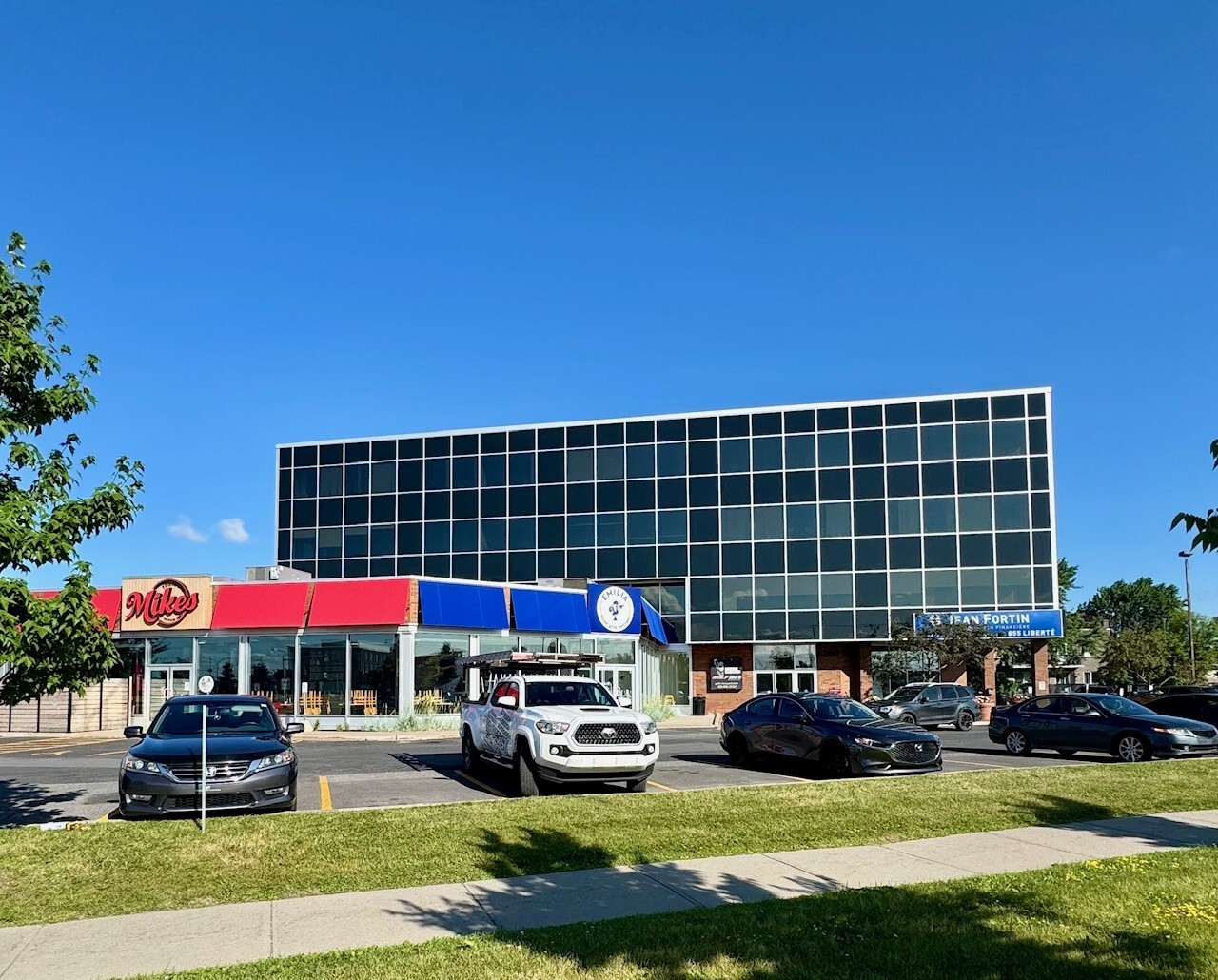 6200 Boul Taschereau, Brossard, QC for lease Primary Photo- Image 1 of 3